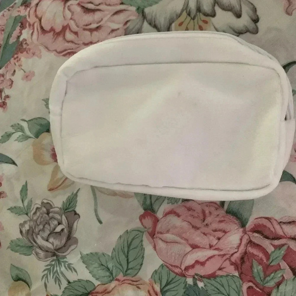 Hello Kitty Makeup Bag - Picture 2 of 3
